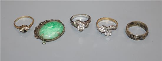 An 18ct and plat simulated diamond ring, a 9ct ring, 2 others and a paste pendant.